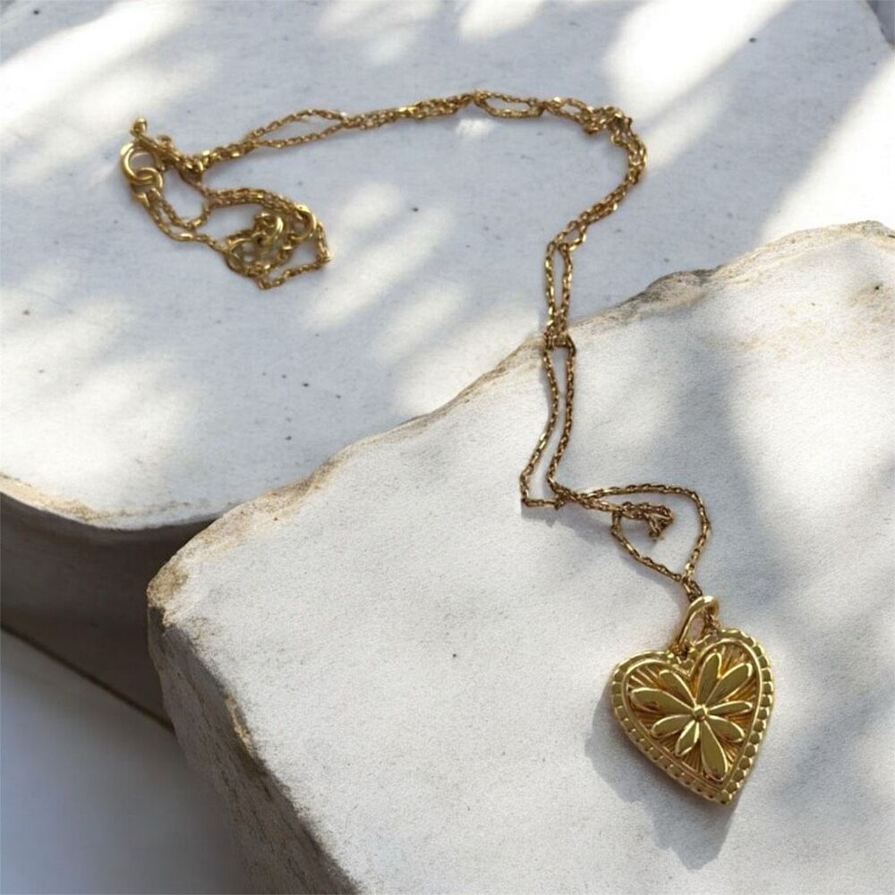 Mejuri 18K Gold Vermeil Calendula Pendant Necklace - Picture 2 of 5